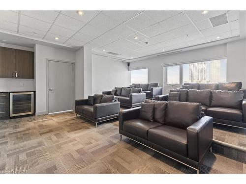 1113-1 Victoria Street S, Kitchener, ON - Indoor Photo Showing Living Room