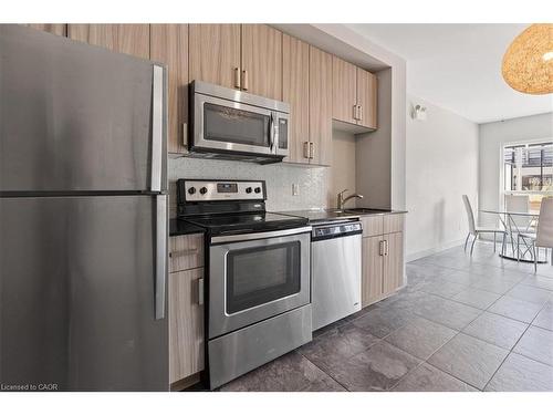 1113-1 Victoria Street S, Kitchener, ON - Indoor Photo Showing Kitchen With Stainless Steel Kitchen