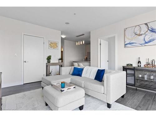 1113-1 Victoria Street S, Kitchener, ON - Indoor Photo Showing Living Room