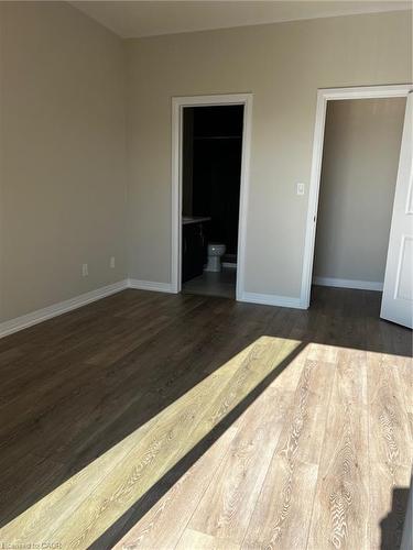 17-261 Woodbine Avenue, Kitchener, ON - Indoor