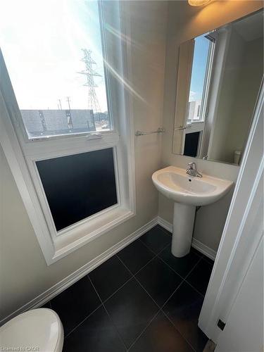 17-261 Woodbine Avenue, Kitchener, ON - Indoor Photo Showing Bathroom