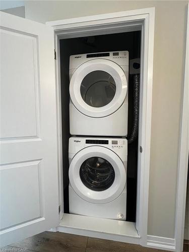 17-261 Woodbine Avenue, Kitchener, ON - Indoor Photo Showing Laundry Room