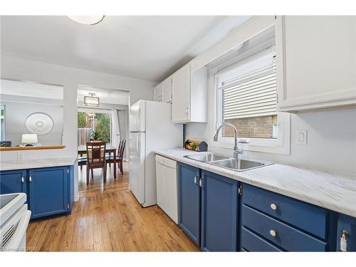 510B Rosemeadow Crescent, Waterloo, ON - Indoor Photo Showing Kitchen With Double Sink
