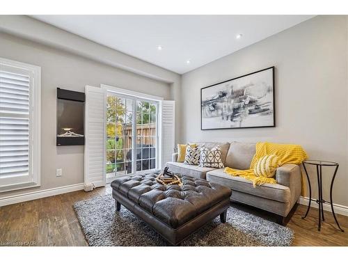 51-100 Beddoe Drive, Hamilton, ON - Indoor Photo Showing Living Room