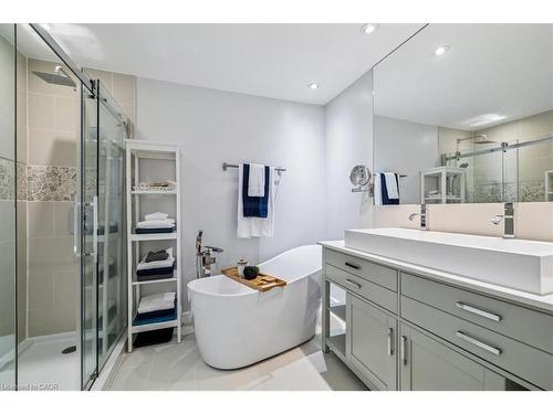 51-100 Beddoe Drive, Hamilton, ON - Indoor Photo Showing Bathroom