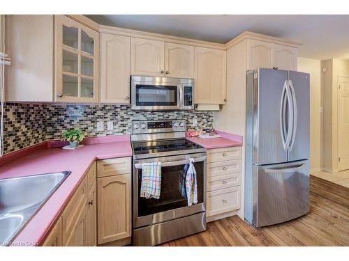 13-694 Grey Street, Brantford, ON - Indoor Photo Showing Kitchen