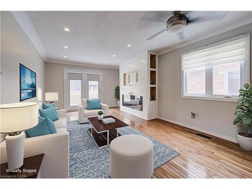 13-694 Grey Street, Brantford, ON - Indoor Photo Showing Living Room