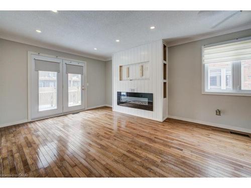 13-694 Grey Street, Brantford, ON - Indoor Photo Showing Living Room With Fireplace