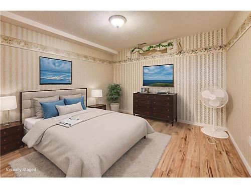 13-694 Grey Street, Brantford, ON - Indoor Photo Showing Bedroom