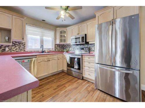 13-694 Grey Street, Brantford, ON - Indoor Photo Showing Kitchen With Upgraded Kitchen