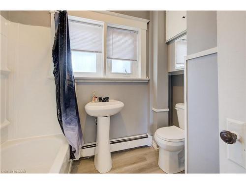 698 King Street W, Kitchener, ON - Indoor Photo Showing Bathroom