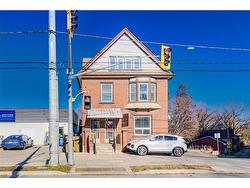 698 King Street W Kitchener, ON N2G 1E2