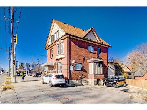 698 King Street W, Kitchener, ON - Outdoor