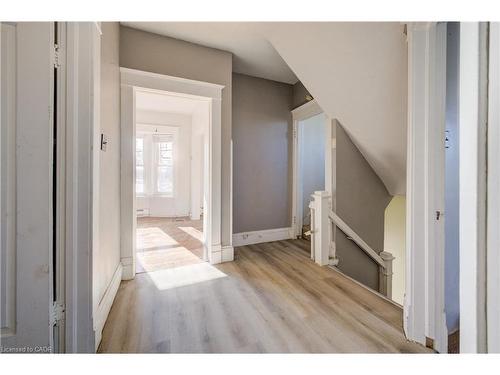 698 King Street W, Kitchener, ON 