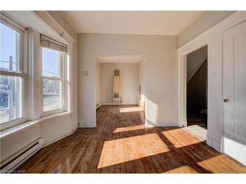 698 King Street W, Kitchener, ON 