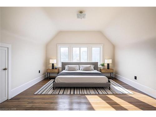 698 King Street W, Kitchener, ON 