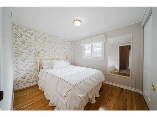 1209 Valentine Drive, Cambridge, ON - Indoor Photo Showing Bedroom