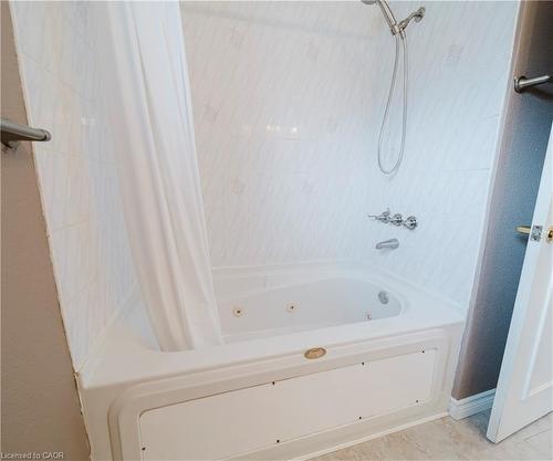 1209 Valentine Drive, Cambridge, ON - Indoor Photo Showing Bathroom