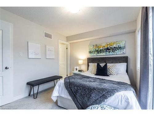 8-219 Dundas Street E, Waterdown, ON - Indoor Photo Showing Bedroom