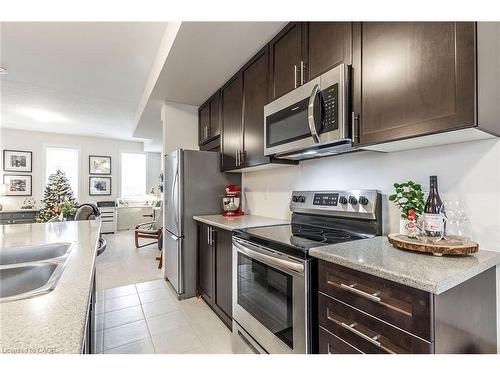 8-219 Dundas Street E, Waterdown, ON - Indoor Photo Showing Kitchen With Upgraded Kitchen