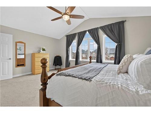 51 Hickory Crescent, Grimsby, ON - Indoor Photo Showing Bedroom