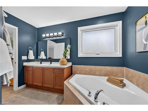 51 Hickory Crescent, Grimsby, ON - Indoor Photo Showing Bathroom