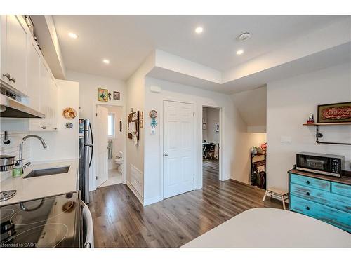 5C-164 Heiman Street, Kitchener, ON - Indoor Photo Showing Kitchen
