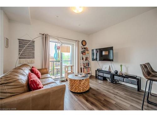 5C-164 Heiman Street, Kitchener, ON - Indoor Photo Showing Living Room