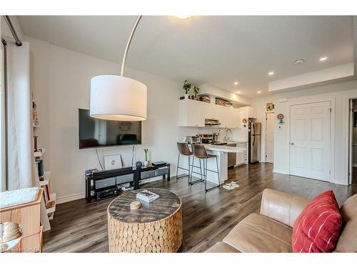 5C-164 Heiman Street, Kitchener, ON - Indoor Photo Showing Living Room