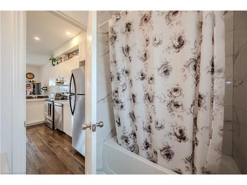 5C-164 Heiman Street, Kitchener, ON - Indoor Photo Showing Bathroom