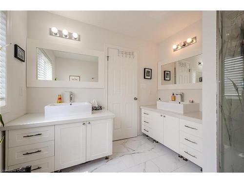 5C-164 Heiman Street, Kitchener, ON - Indoor Photo Showing Bathroom