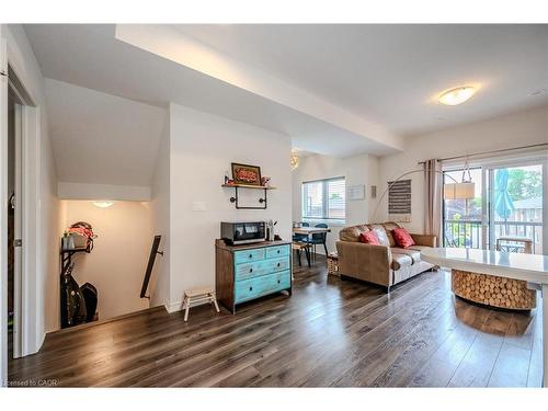 5C-164 Heiman Street, Kitchener, ON - Indoor Photo Showing Living Room