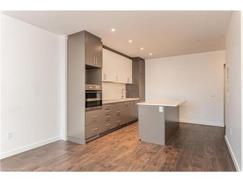 1412-181 King Street S, Waterloo, ON - Indoor Photo Showing Kitchen
