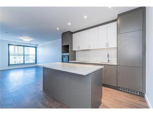 1412-181 King Street S, Waterloo, ON - Indoor Photo Showing Kitchen With Upgraded Kitchen