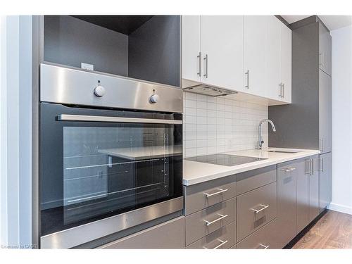 1412-181 King Street S, Waterloo, ON - Indoor Photo Showing Kitchen With Upgraded Kitchen