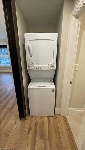 101-100 Charlton Avenue W, Hamilton, ON - Indoor Photo Showing Laundry Room