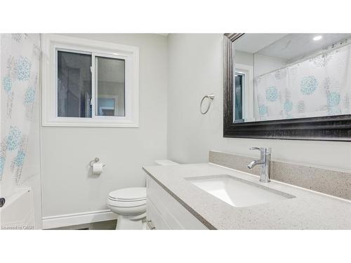 55 Silver Aspen Crescent, Kitchener, ON - Indoor Photo Showing Bathroom