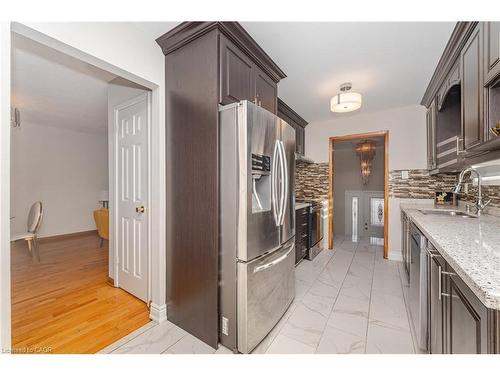 3783 Keenan Crescent, Mississauga, ON - Indoor Photo Showing Kitchen With Upgraded Kitchen