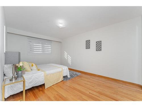 3783 Keenan Crescent, Mississauga, ON - Indoor Photo Showing Bedroom