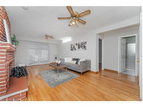 3783 Keenan Crescent, Mississauga, ON - Indoor Photo Showing Living Room