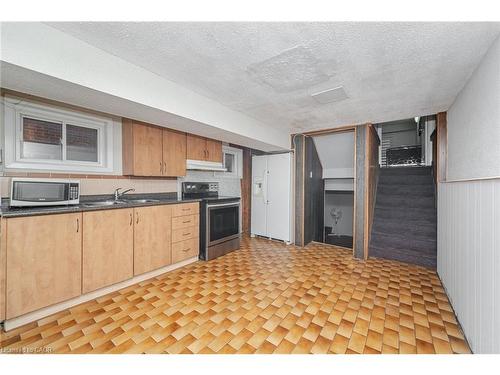 3783 Keenan Crescent, Mississauga, ON - Indoor Photo Showing Kitchen With Double Sink