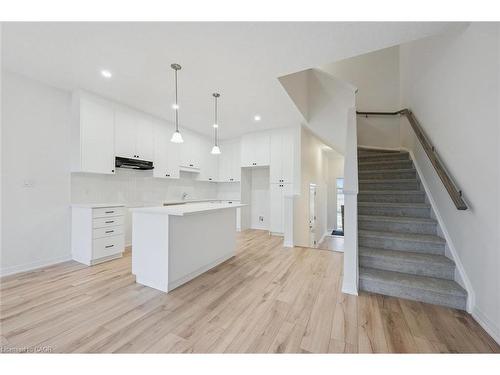 105 Winter Wren Crescent, Kitchener, ON - Indoor Photo Showing Kitchen