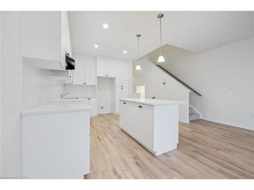 105 Winter Wren Crescent, Kitchener, ON - Indoor Photo Showing Kitchen