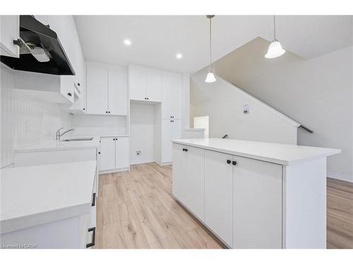 105 Winter Wren Crescent, Kitchener, ON - Indoor Photo Showing Kitchen