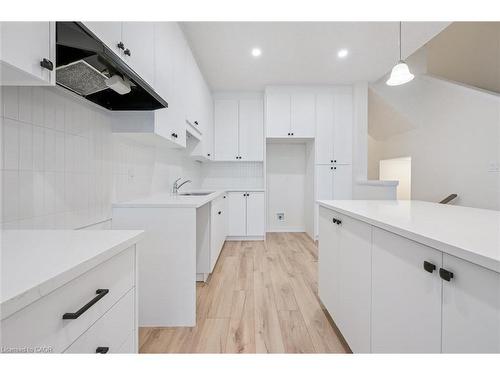 105 Winter Wren Crescent, Kitchener, ON - Indoor Photo Showing Kitchen