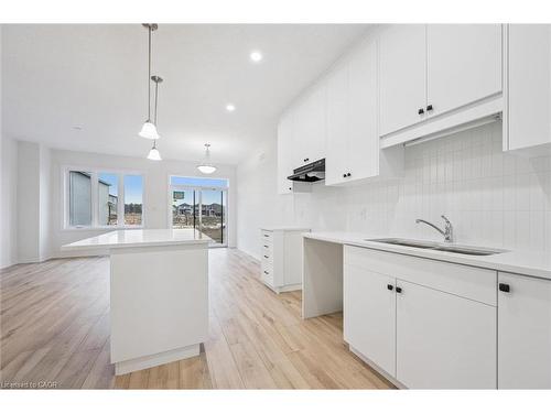 105 Winter Wren Crescent, Kitchener, ON - Indoor Photo Showing Kitchen With Upgraded Kitchen