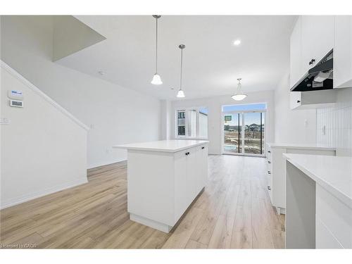 105 Winter Wren Crescent, Kitchener, ON - Indoor Photo Showing Kitchen