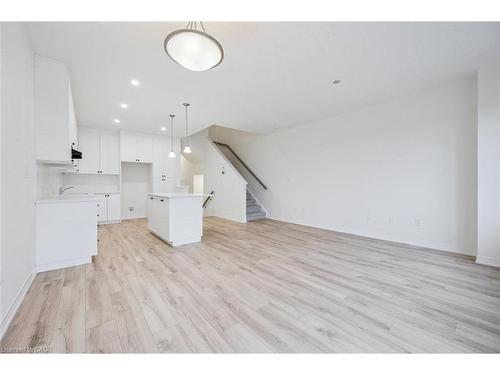 105 Winter Wren Crescent, Kitchener, ON - Indoor Photo Showing Kitchen