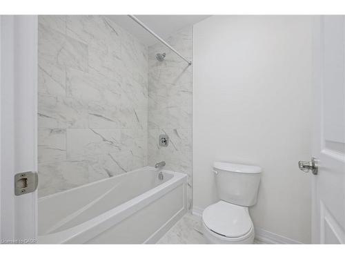 105 Winter Wren Crescent, Kitchener, ON - Indoor Photo Showing Bathroom