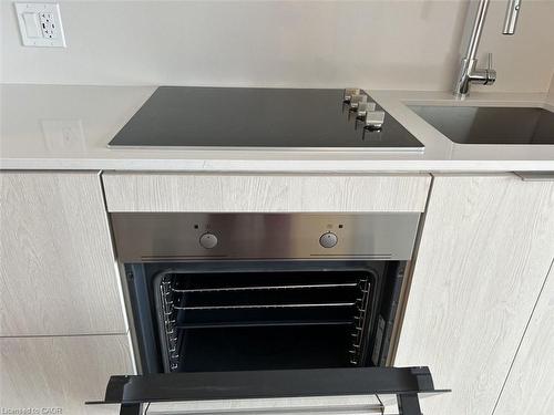 1509-1 Jarvis Street, Hamilton, ON - Indoor Photo Showing Kitchen